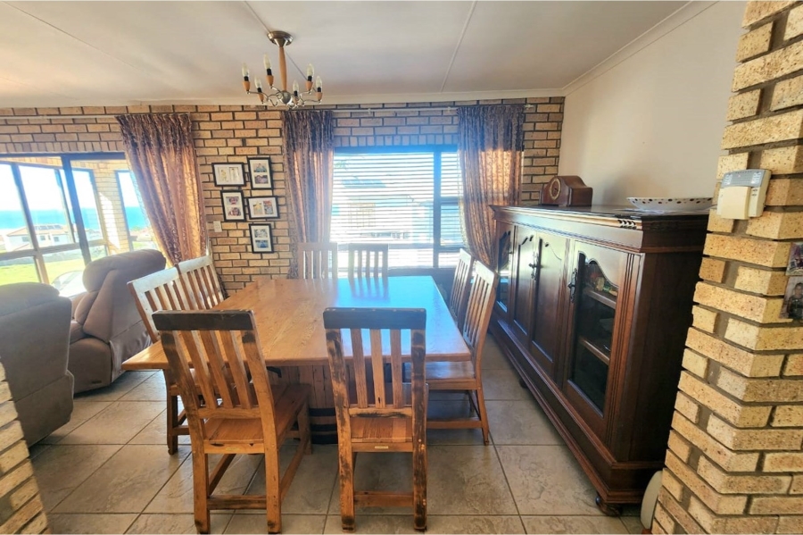 6 Bedroom Property for Sale in Wavecrest Eastern Cape